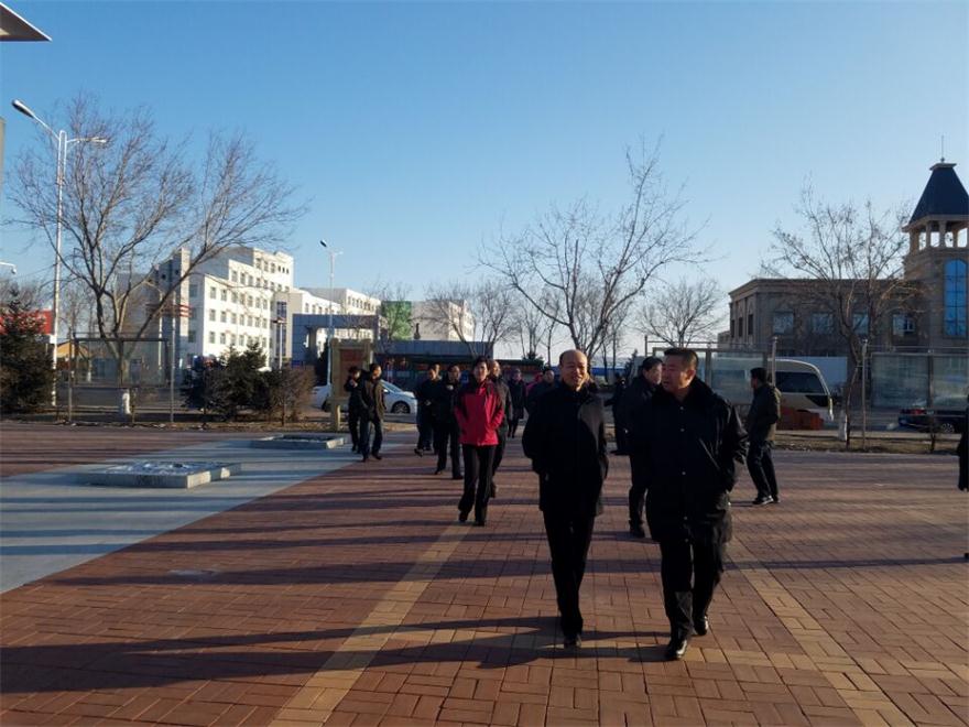 视察幸福公园建设