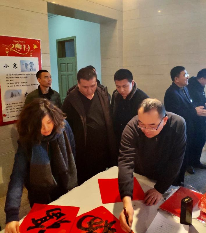 190202民革齐市昂昂溪区支部承办“迎新年——新春送福”活动2.jpg