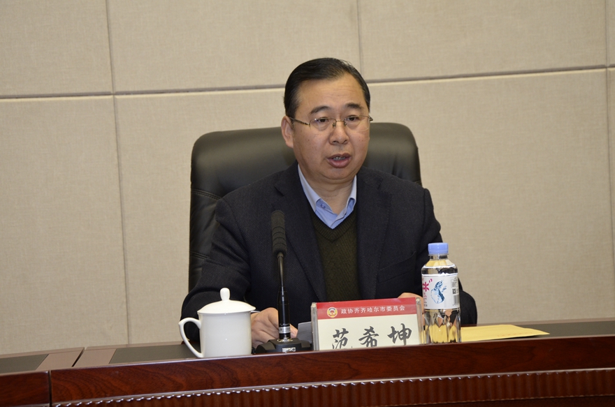 市政协副秘书长范希坤主持会议.JPG